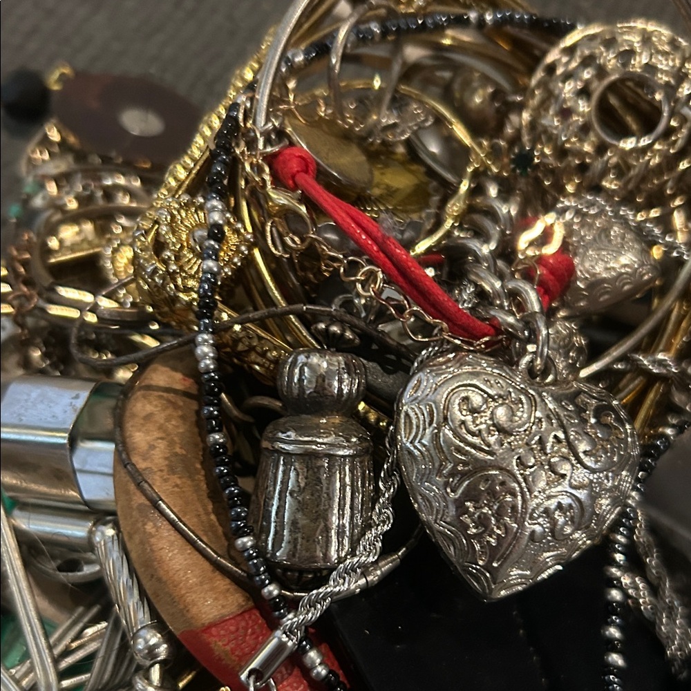 Assorted craft junk maybe wearable jewelry… all random. 1.5 lbs - Picture 9 of 9